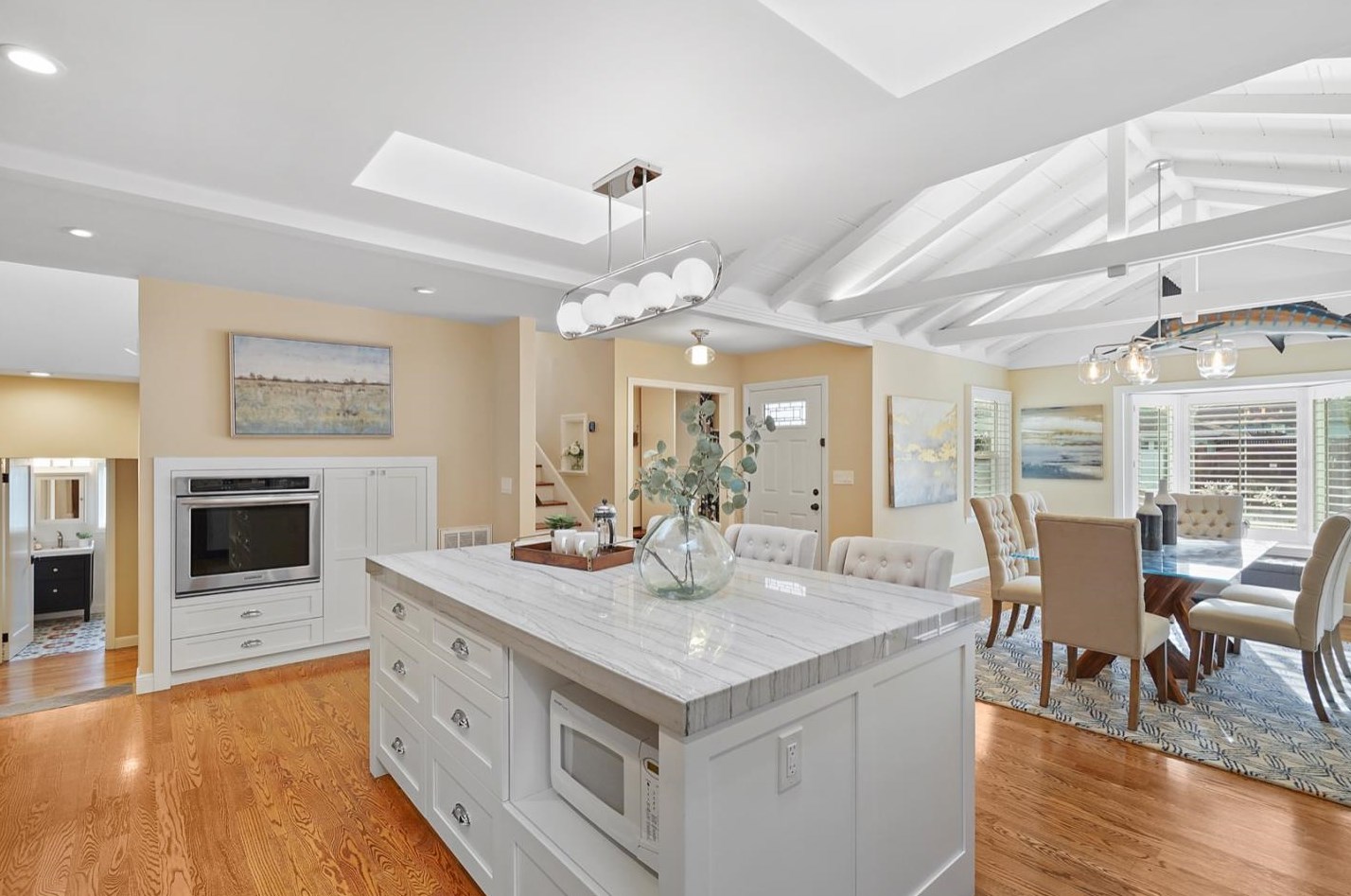 318 24th Ave, San Mateo CA  94403-2230 exterior