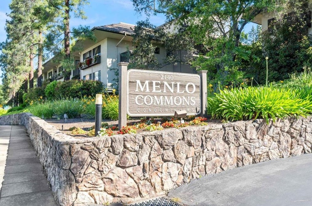 2140 Santa Cruz Ave, Menlo Park CA  94025-6352 exterior