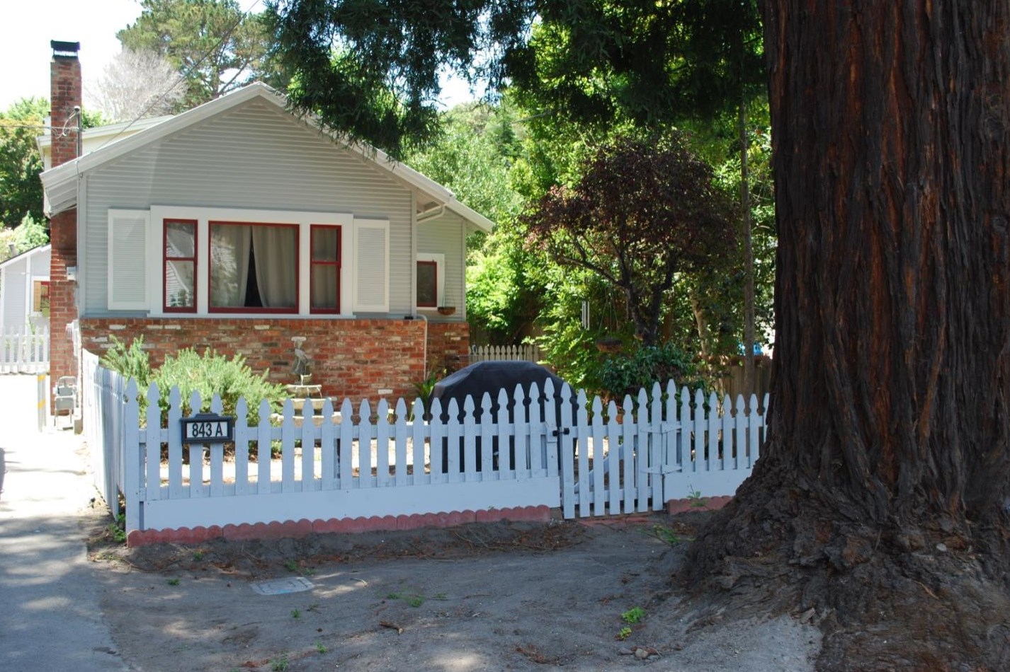 843 Lomita St, Monterey CA  93940-4461 exterior