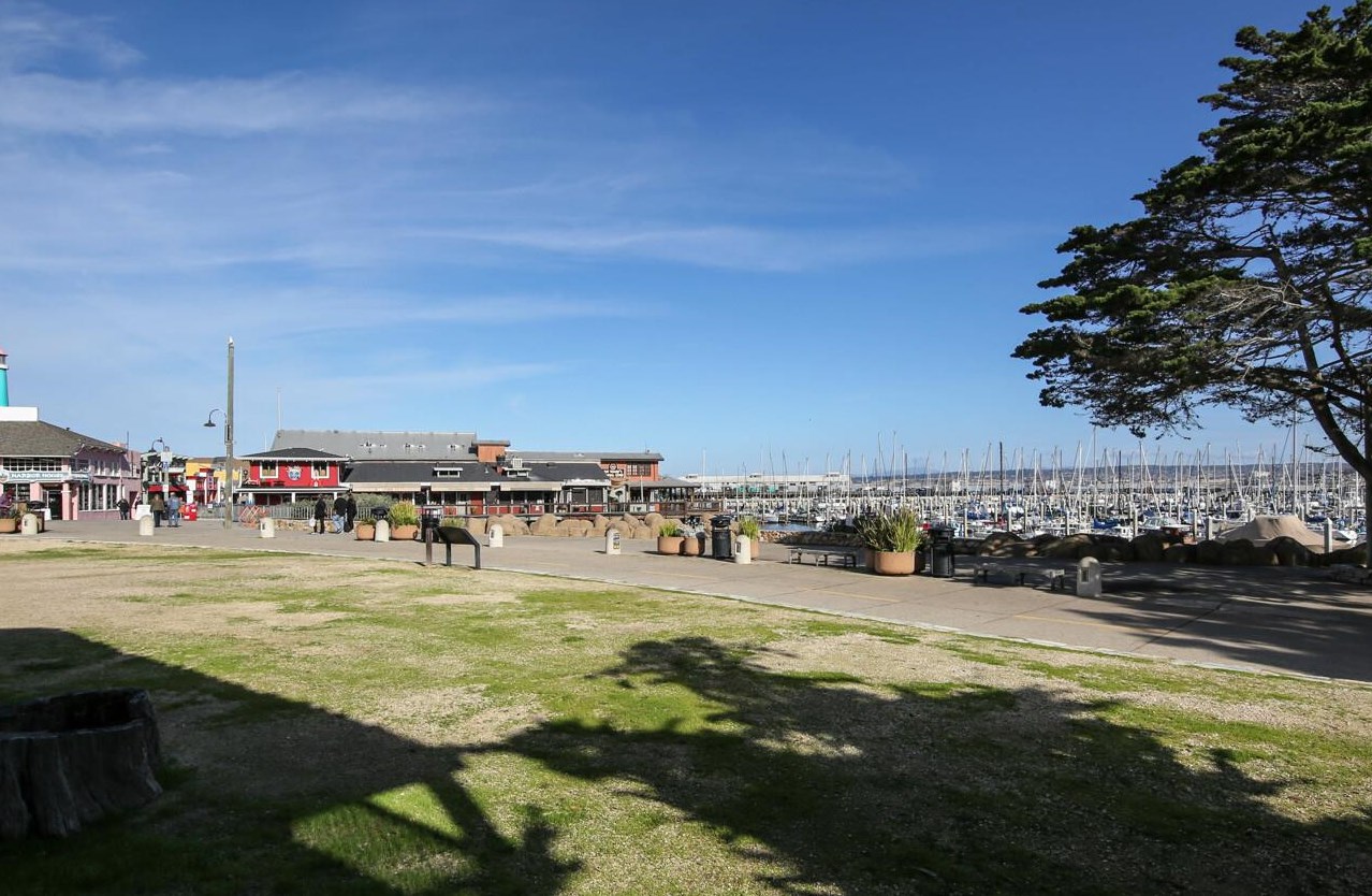 843 Lomita St, Monterey CA  93940-4461 exterior