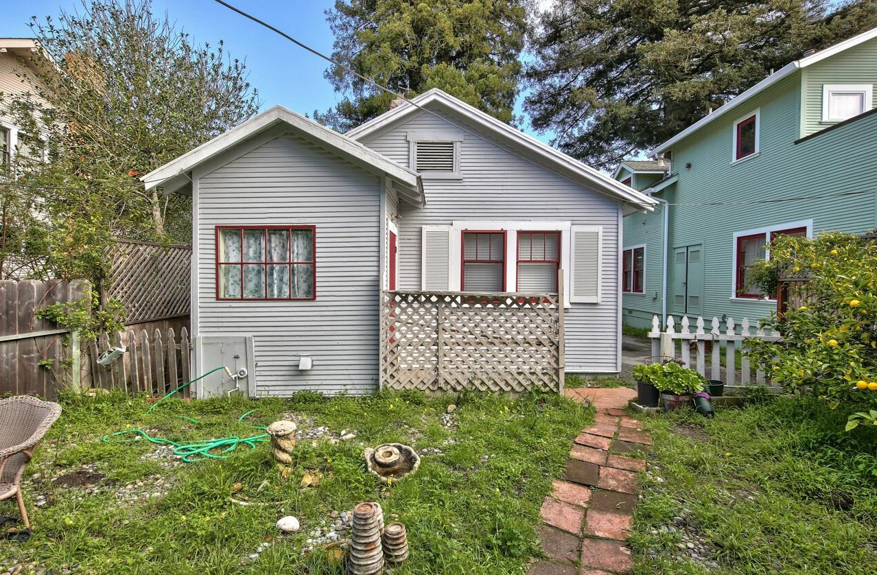 843 Lomita St, Monterey CA  93940-4461 exterior