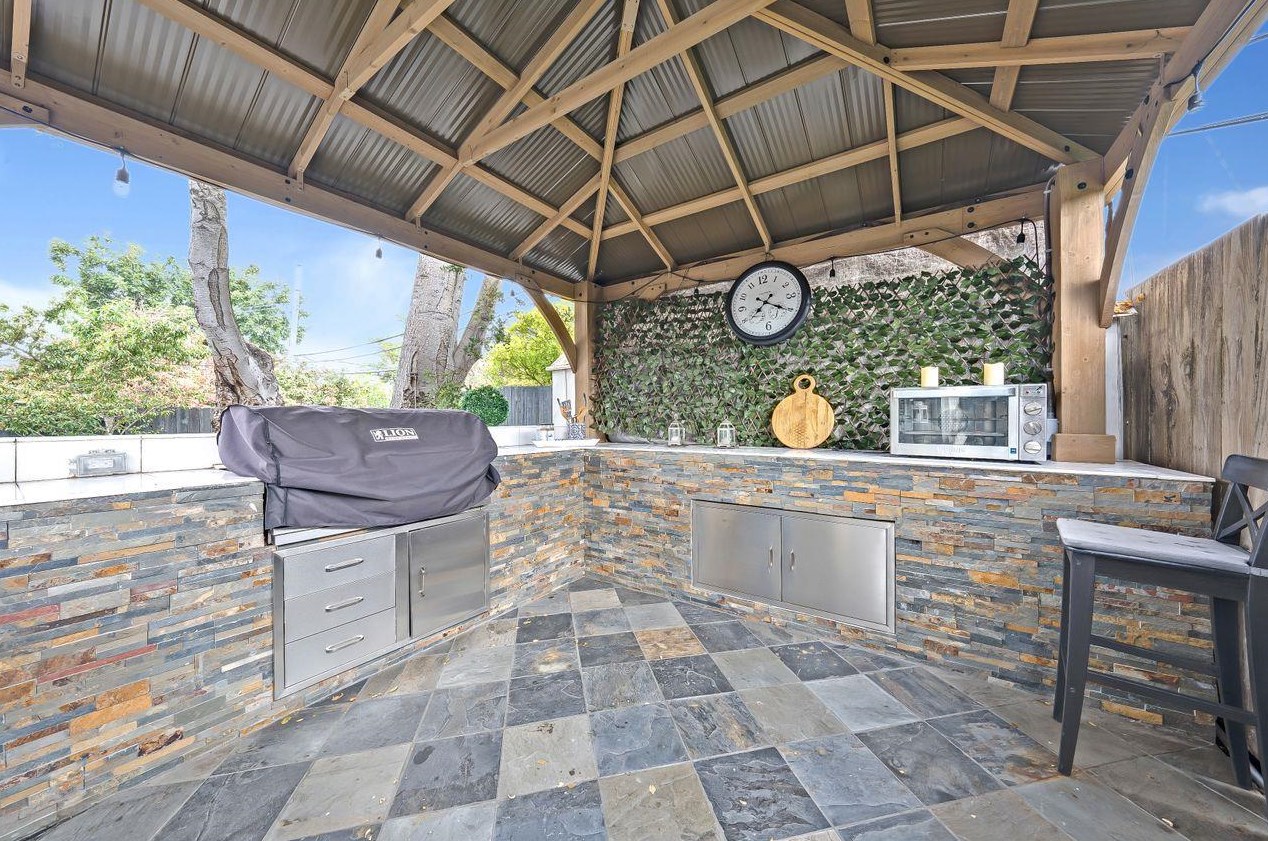 601 Fallon Ave, San Mateo CA  94401-3026 exterior