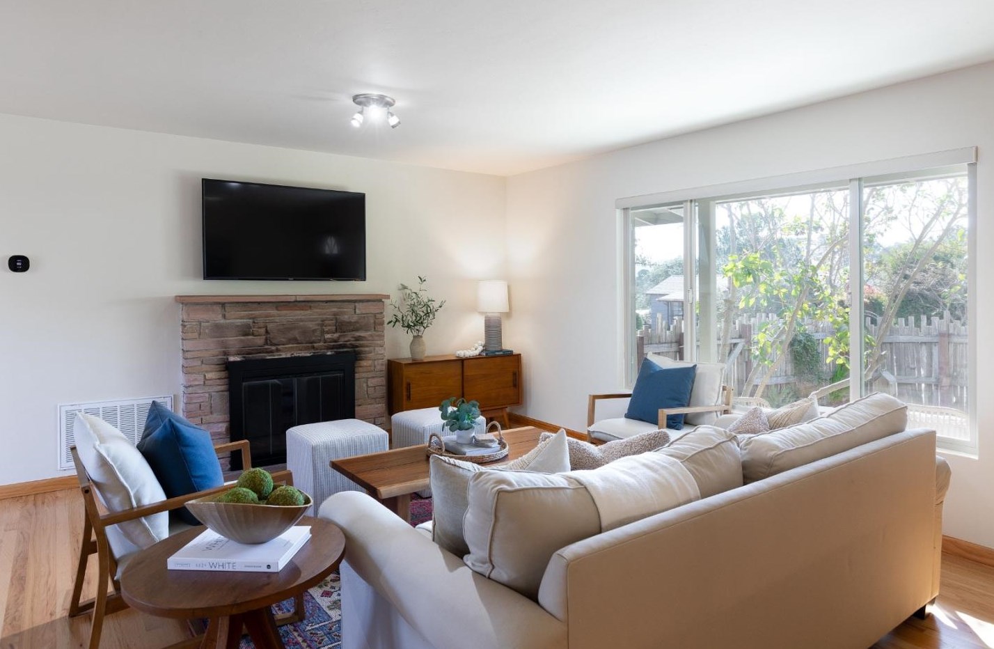 1168 Harrison St, Monterey CA  93940-2120 exterior