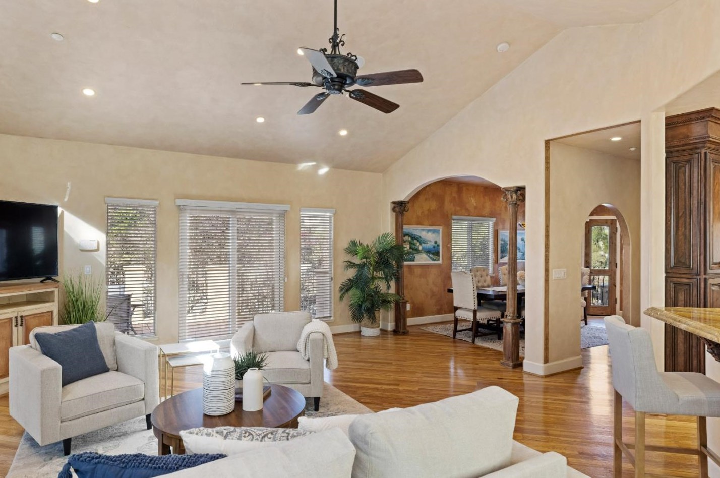 25300 El Camino Nuevo, Monterey CA  93940-6683 exterior