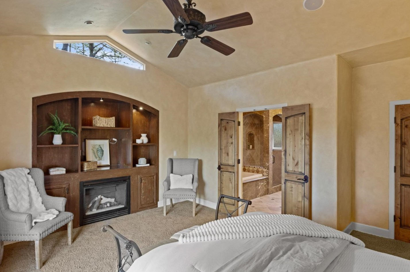 25300 El Camino Nuevo, Monterey CA  93940-6683 exterior