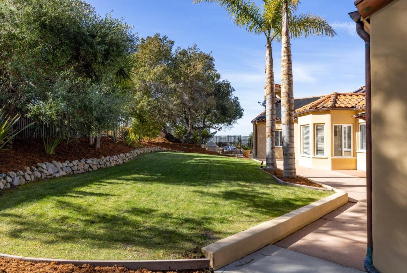 25300 El Camino Nuevo, Monterey CA  93940-6683 exterior