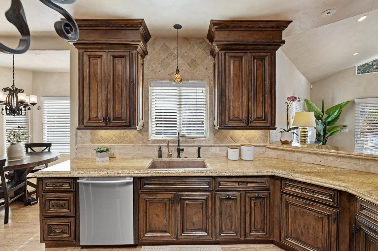 25300 El Camino Nuevo, Monterey CA  93940-6683 exterior