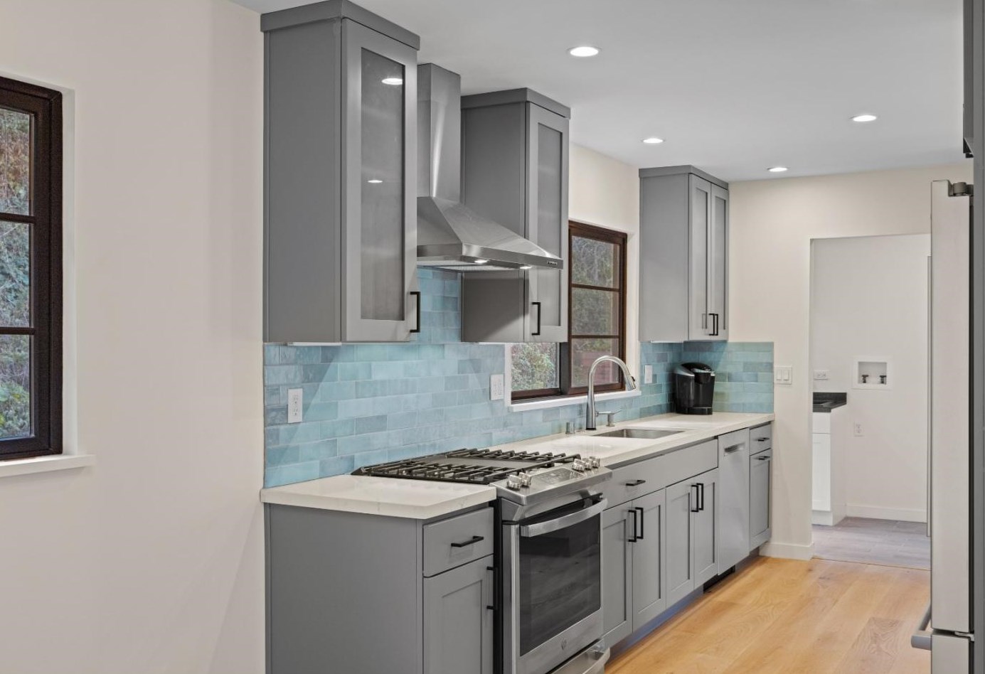 1184 Josselyn Canyon Rd, Monterey CA  93940-5235 exterior