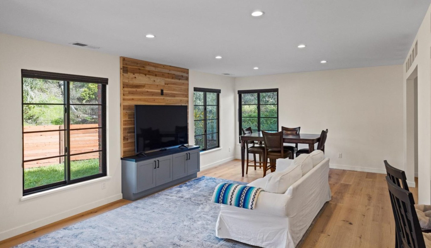 1184 Josselyn Canyon Rd, Monterey CA  93940-5235 exterior