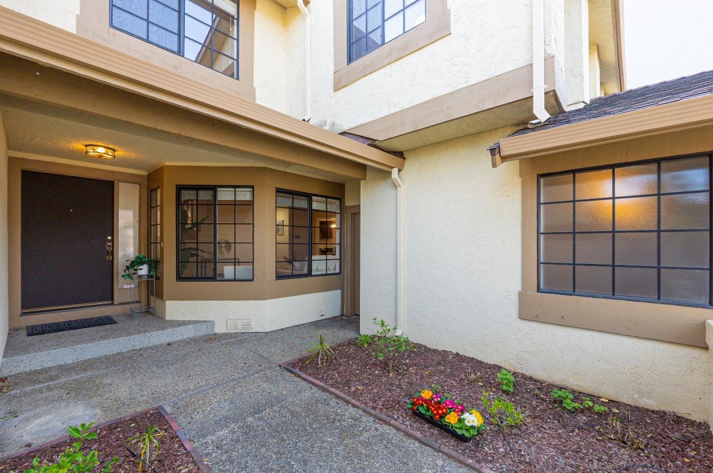 1661 Toyon Ct, San Mateo CA  94403-3957 exterior