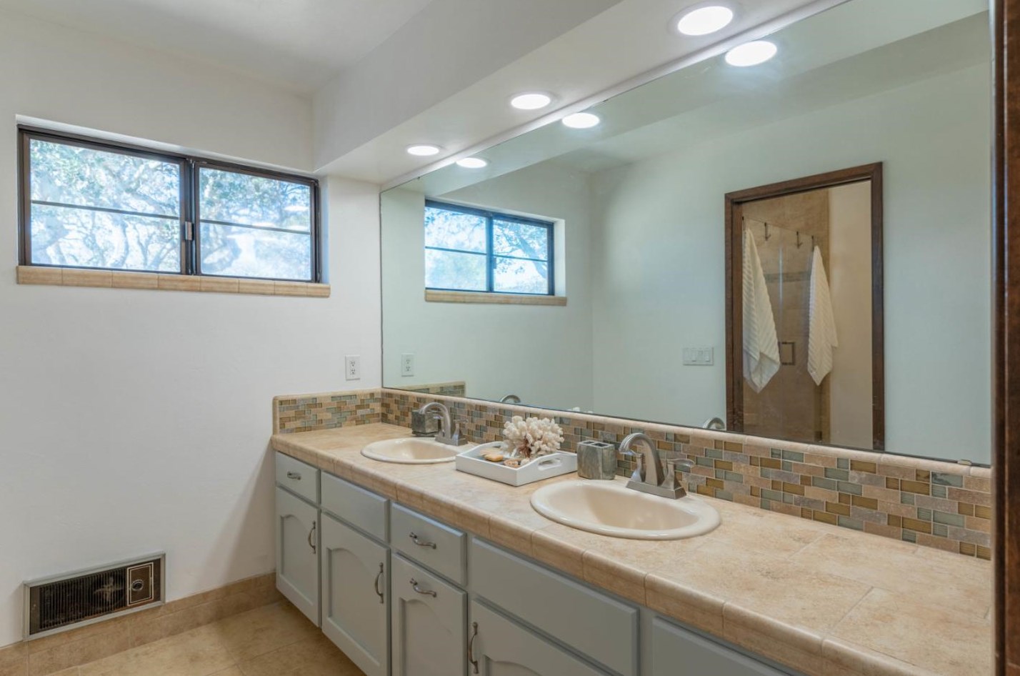 24625 Avenida Principal, Salinas CA  93908-9308 exterior