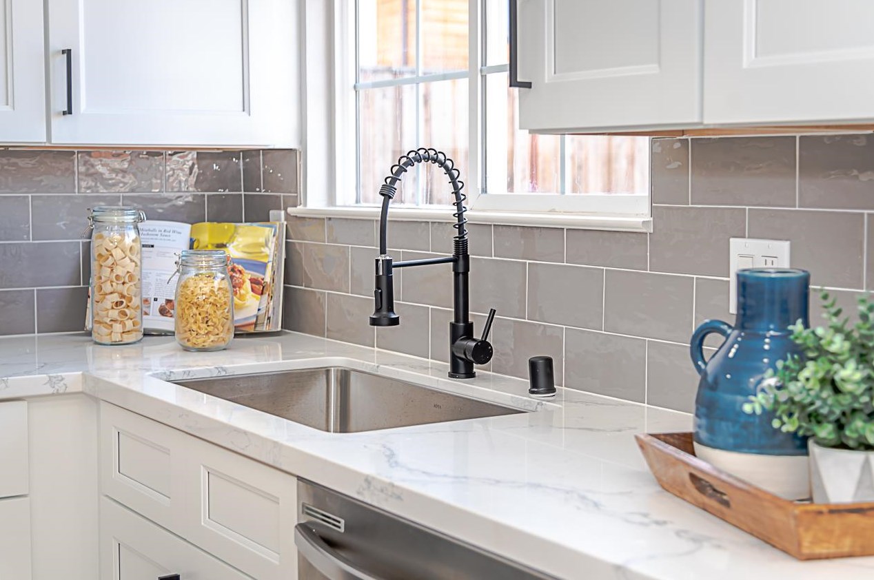 1383 Carlton Ave, Menlo Park CA  94025-1503 exterior