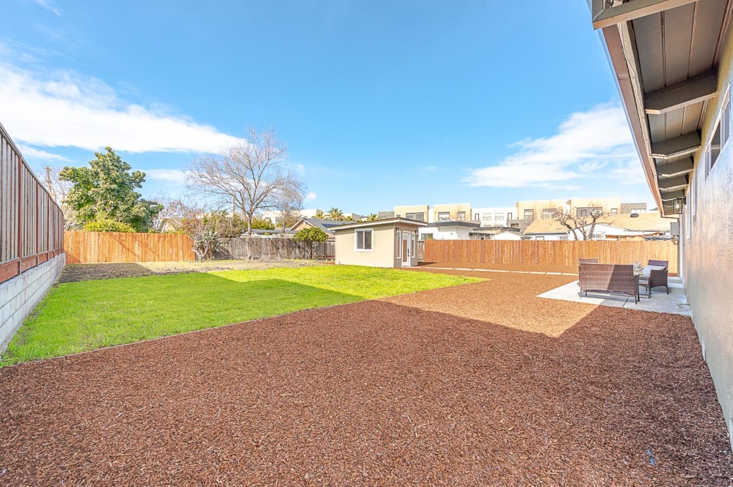 1383 Carlton Ave, Menlo Park CA  94025-1503 exterior