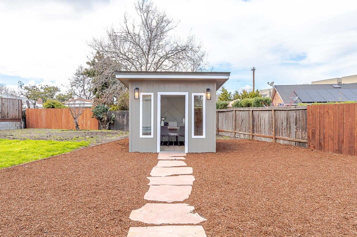 1383 Carlton Ave, Menlo Park CA  94025-1503 exterior