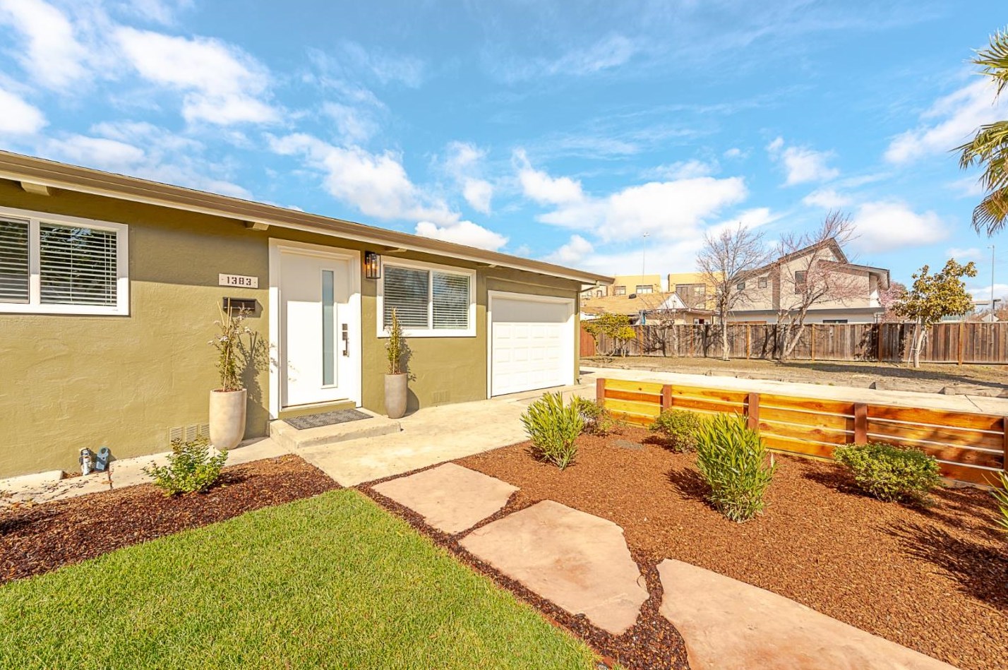 1383 Carlton Ave, Menlo Park CA  94025-1503 exterior