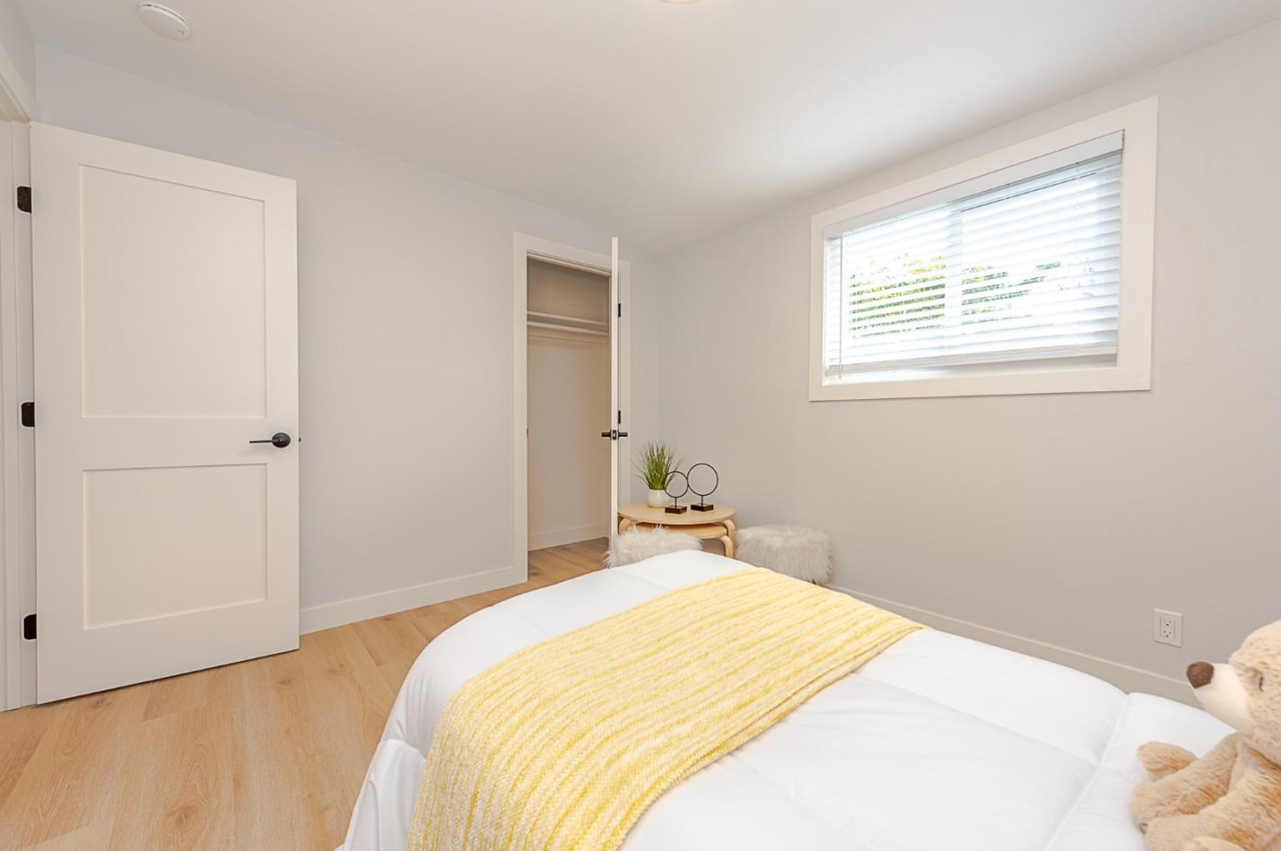 1383 Carlton Ave, Menlo Park CA  94025-1503 exterior