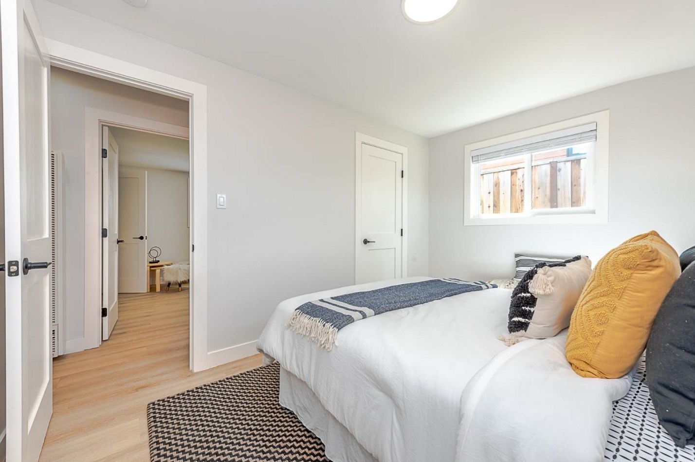 1383 Carlton Ave, Menlo Park CA  94025-1503 exterior