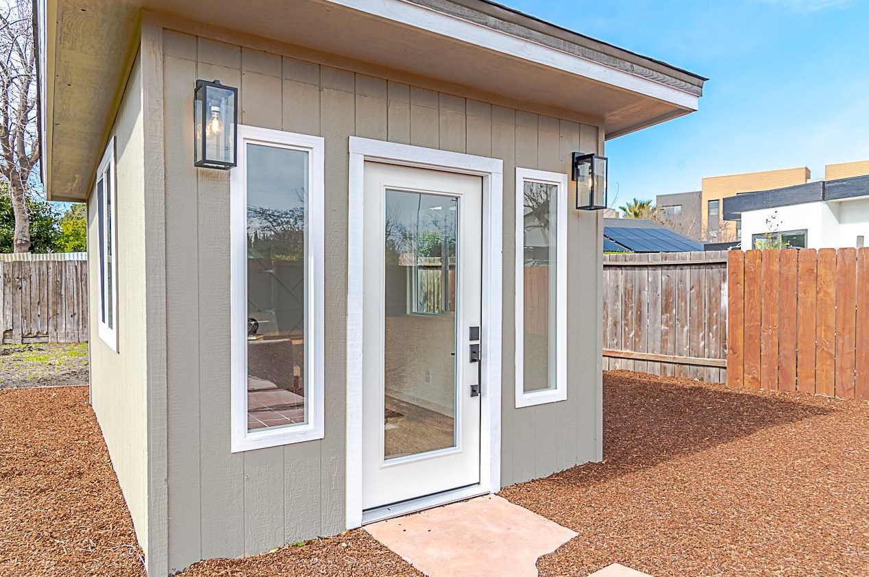 1383 Carlton Ave, Menlo Park CA  94025-1503 exterior