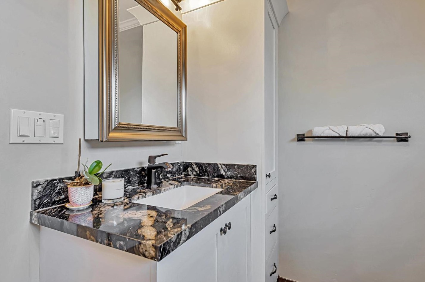 3330 Alameda De Las Pulgas, Menlo Park CA  94025-6561 exterior