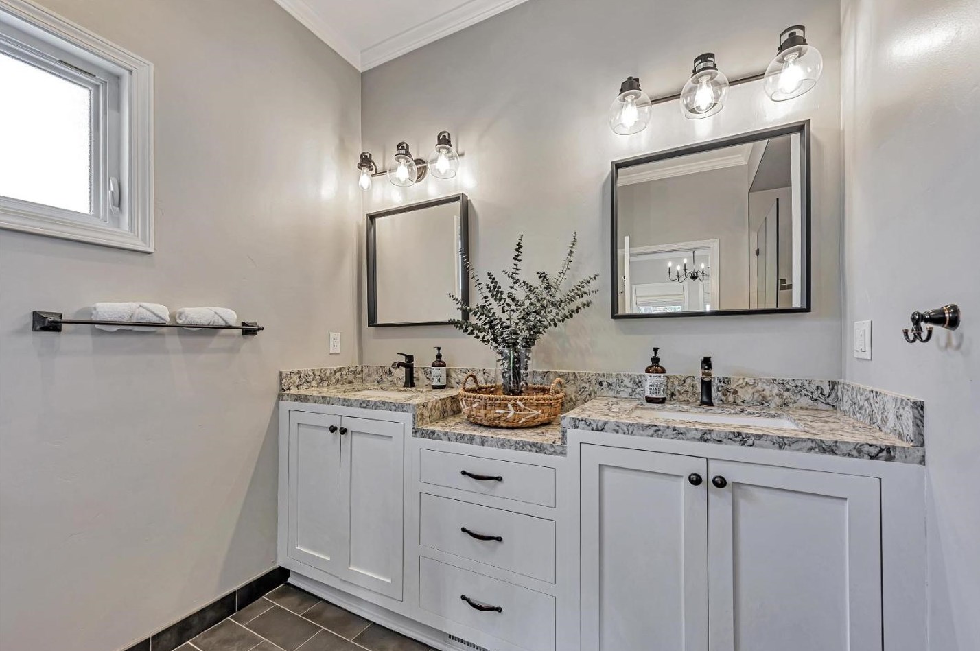 3330 Alameda De Las Pulgas, Menlo Park CA  94025-6561 exterior