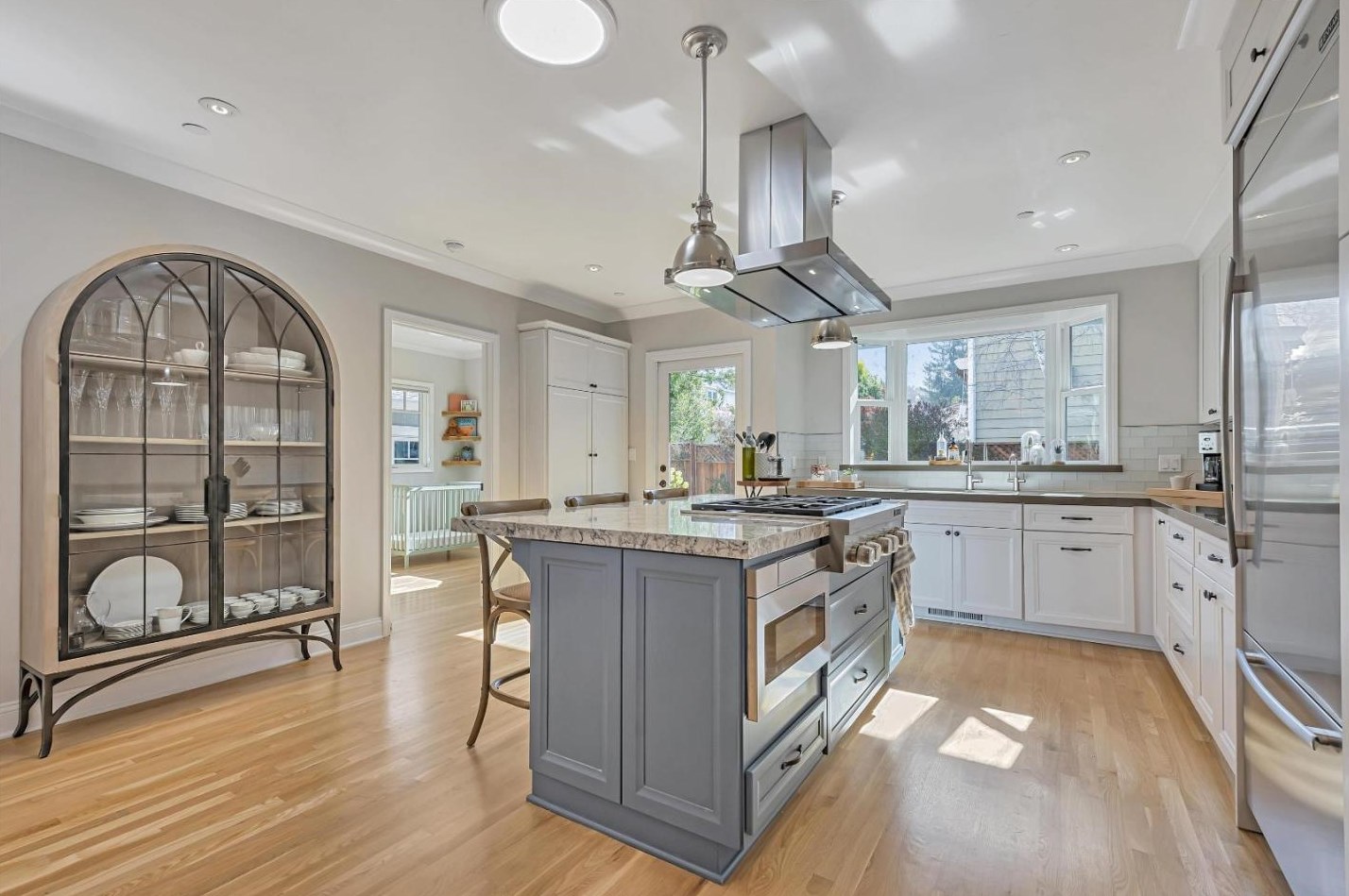 3330 Alameda De Las Pulgas, Menlo Park CA  94025-6561 exterior