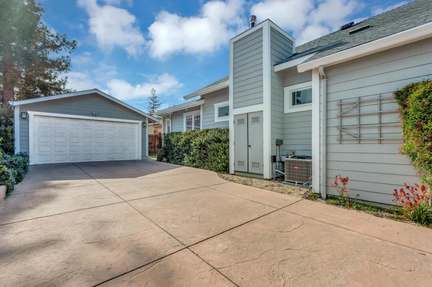 3330 Alameda De Las Pulgas, Menlo Park CA  94025-6561 exterior