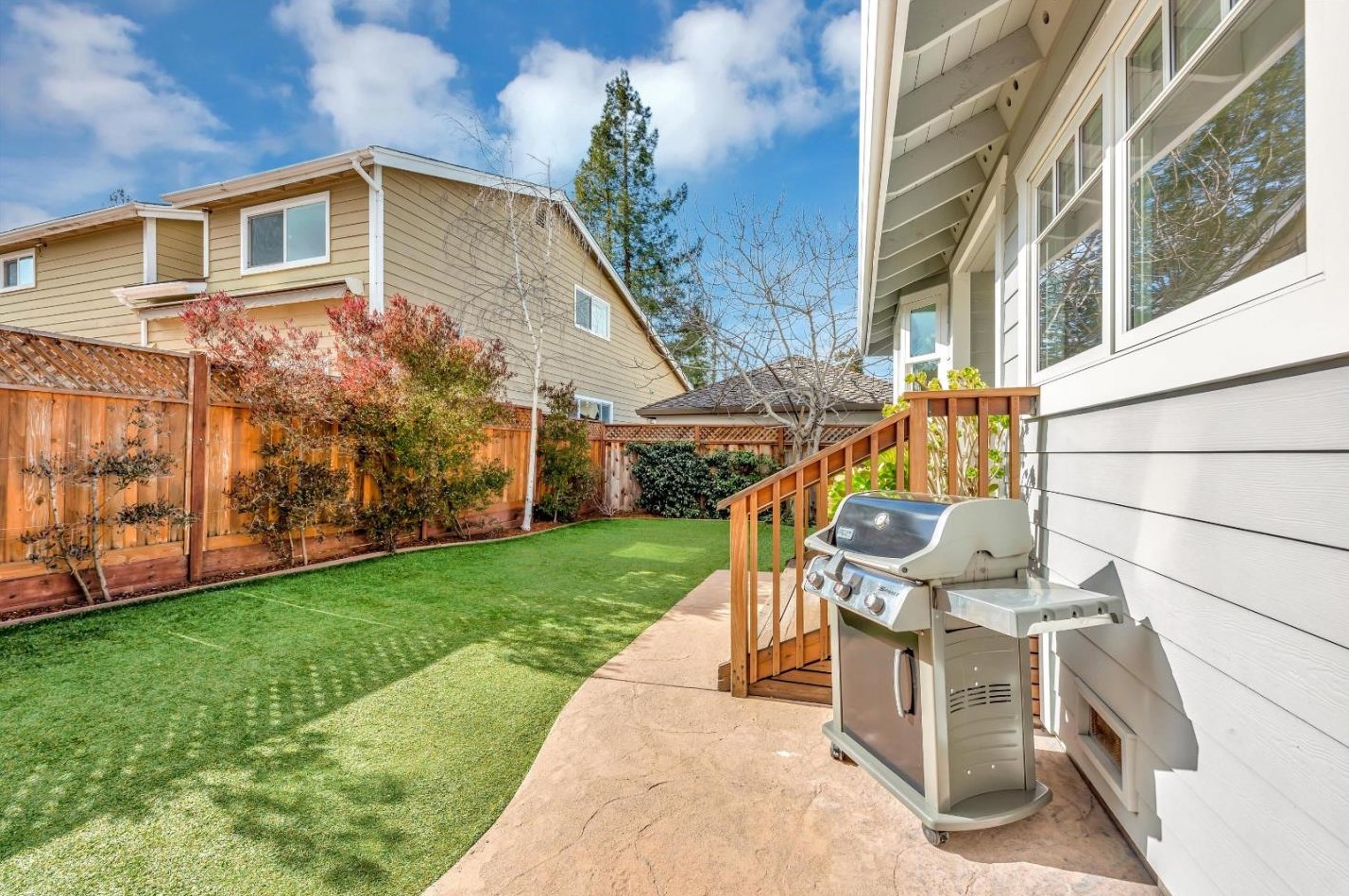 3330 Alameda De Las Pulgas, Menlo Park CA  94025-6561 exterior