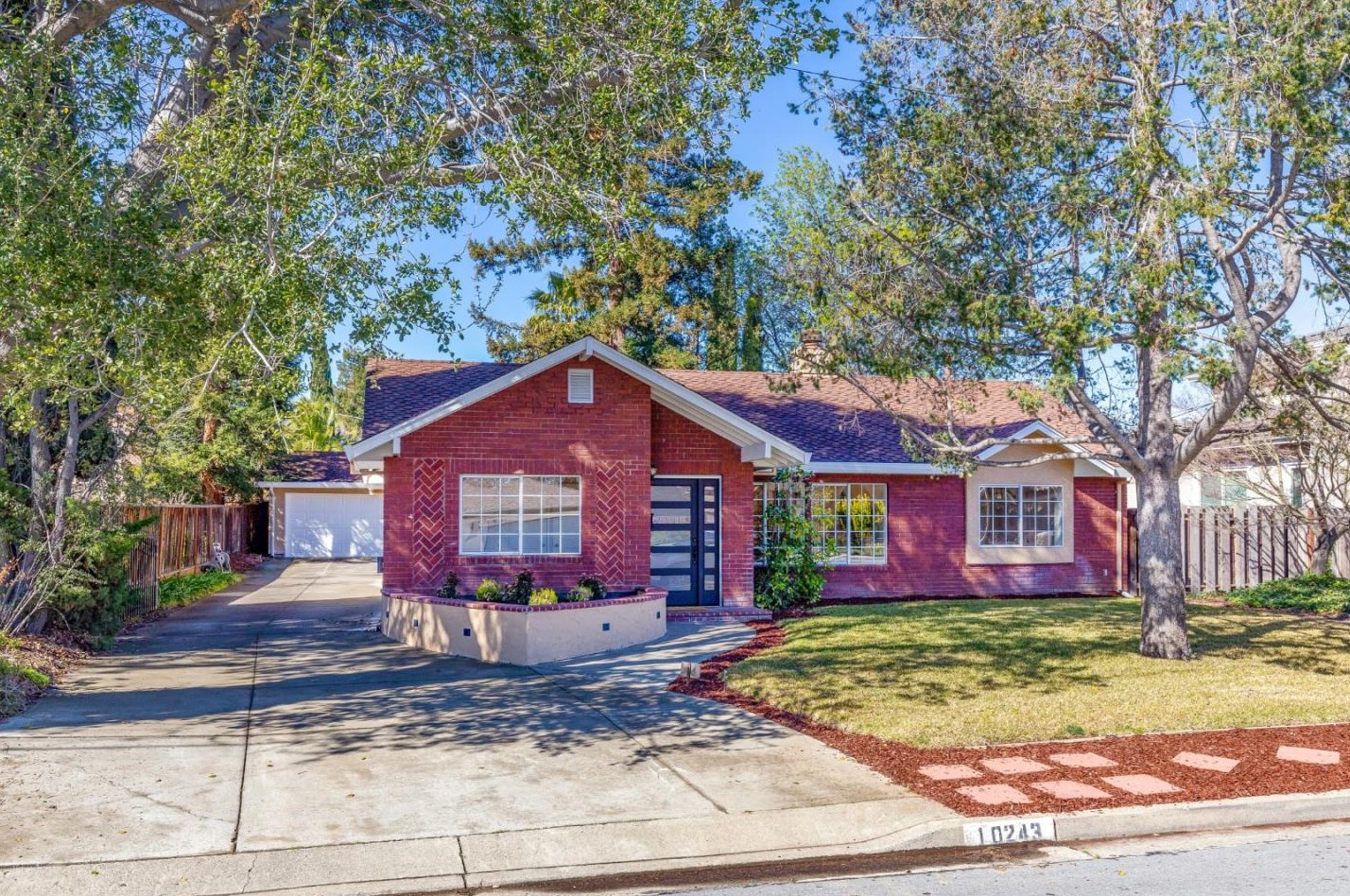 10243 Glencoe Dr, Cupertino CA  95014-1811 exterior