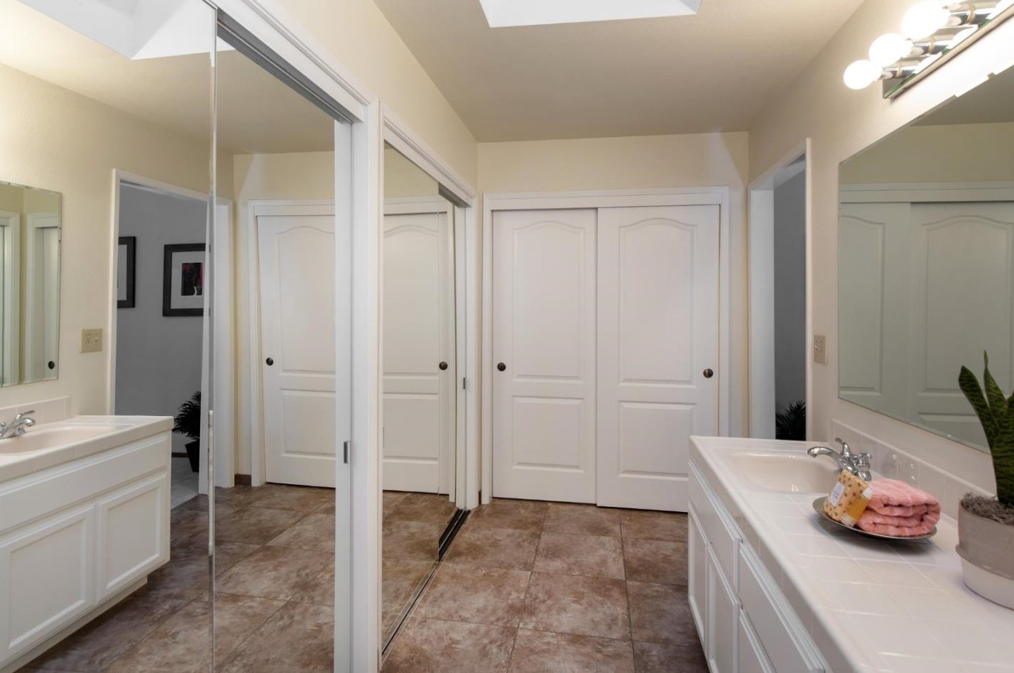 10243 Glencoe Dr, Cupertino CA  95014-1811 exterior