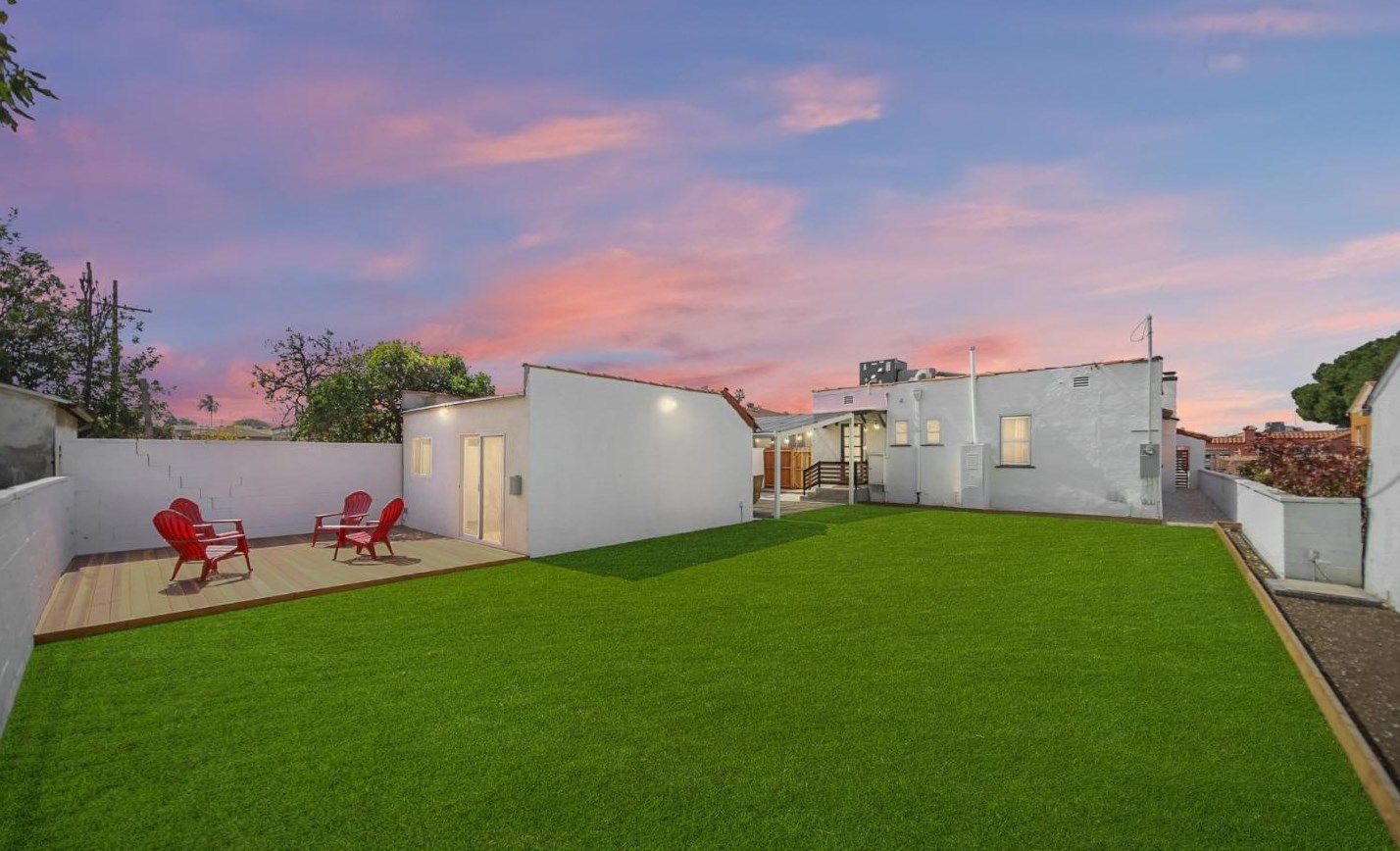 8946 La Salle Ave, Los Angeles CA  90047-3603 exterior