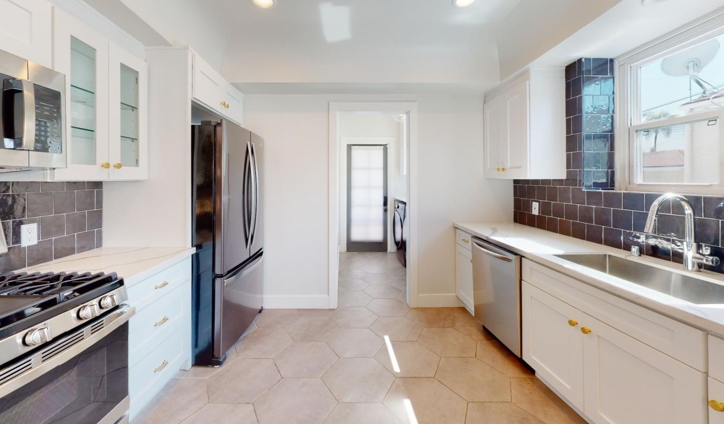 8946 La Salle Ave, Los Angeles CA  90047-3603 exterior