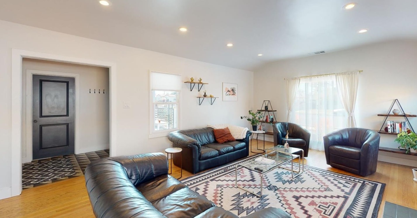 8946 La Salle Ave, Los Angeles CA  90047-3603 exterior
