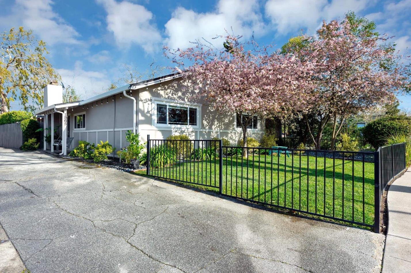 1565 Maddux Dr, Redwood City, CA 94061