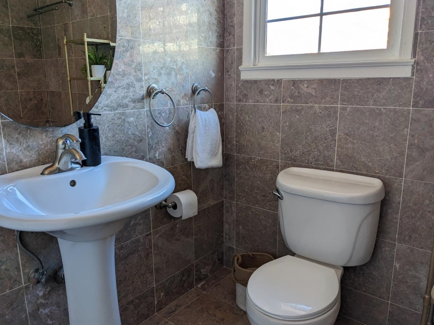 8 Rochester St, San Mateo CA  94401-1323 exterior