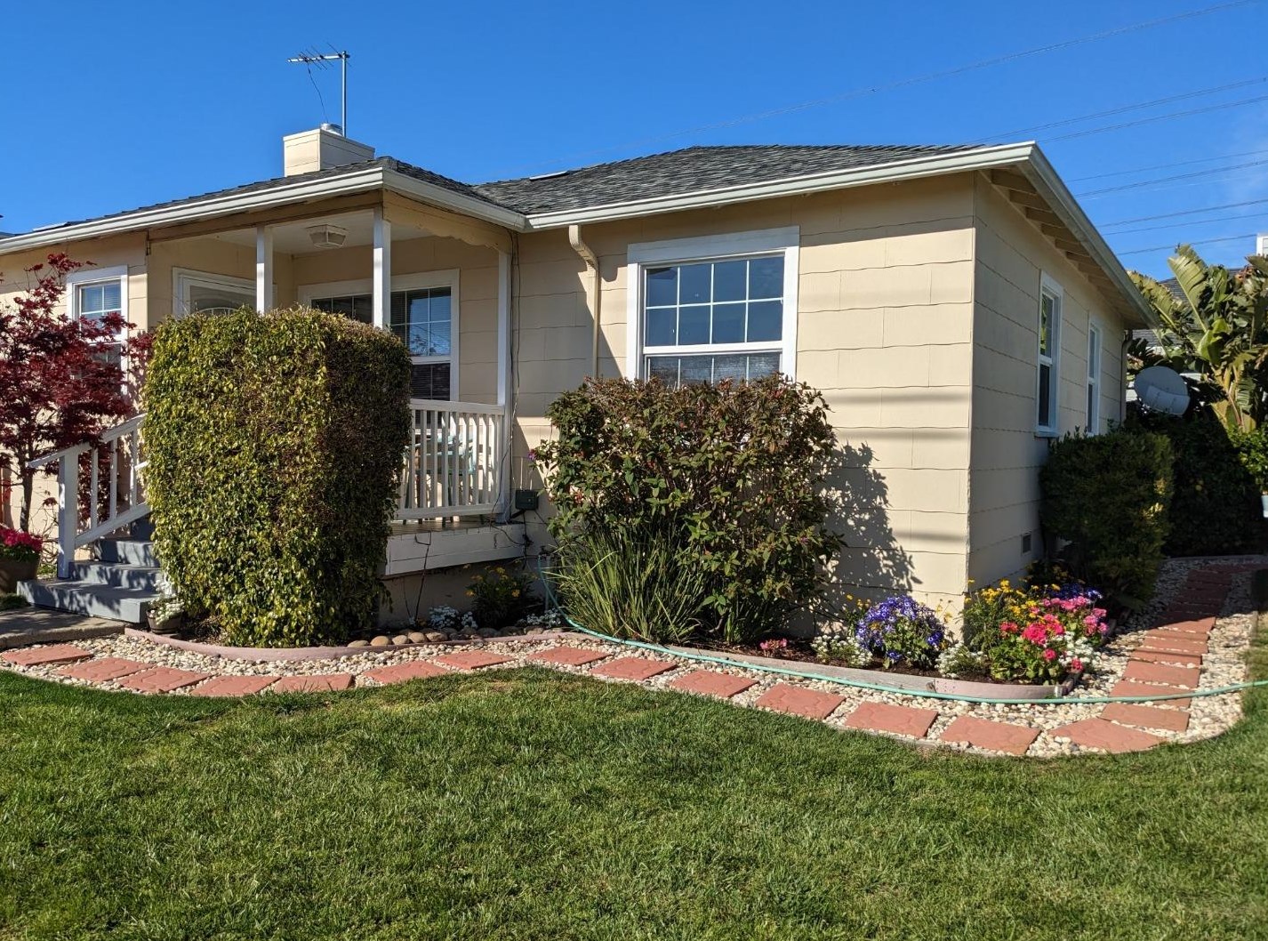8 Rochester St, San Mateo CA  94401-1323 exterior