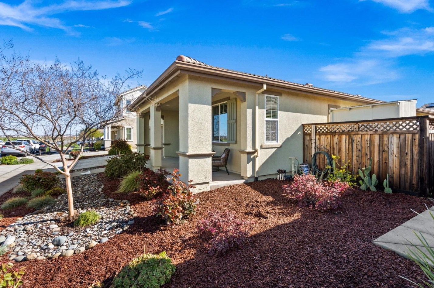 2019 Harry Lorenzo Ave, Woodland CA  95776 exterior