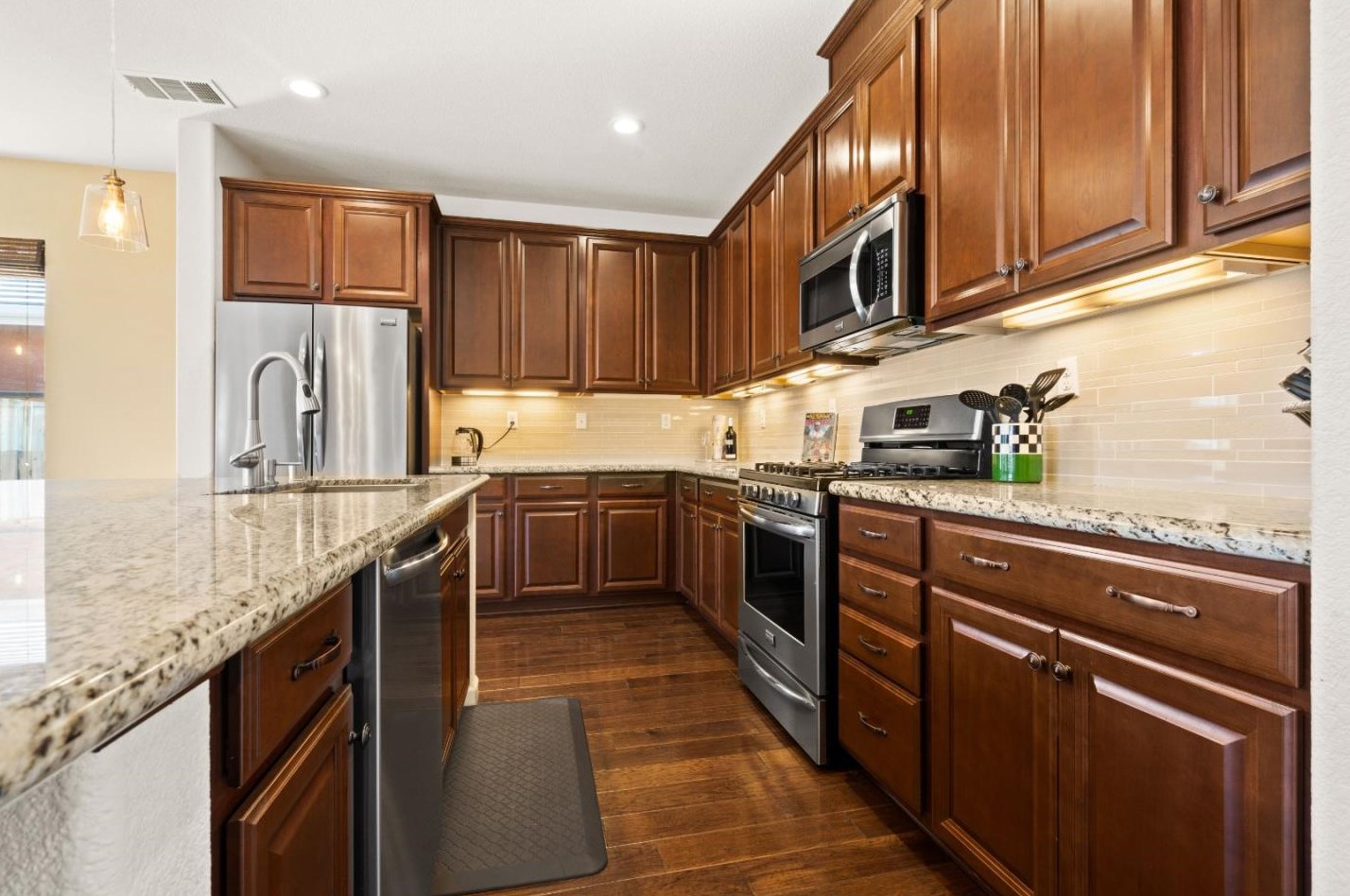 2019 Harry Lorenzo Ave, Woodland CA  95776 exterior