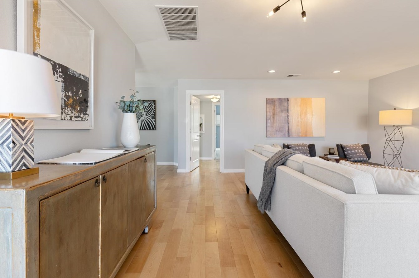 8 Odessa Ct, Redwood City, CA 94063