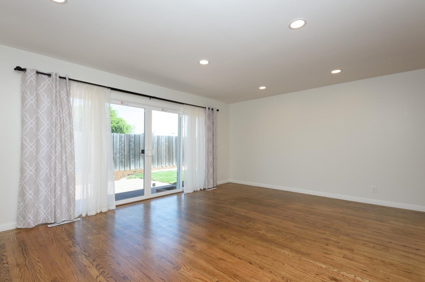1089 Annapolis Dr, San Mateo CA  94403-1501 exterior