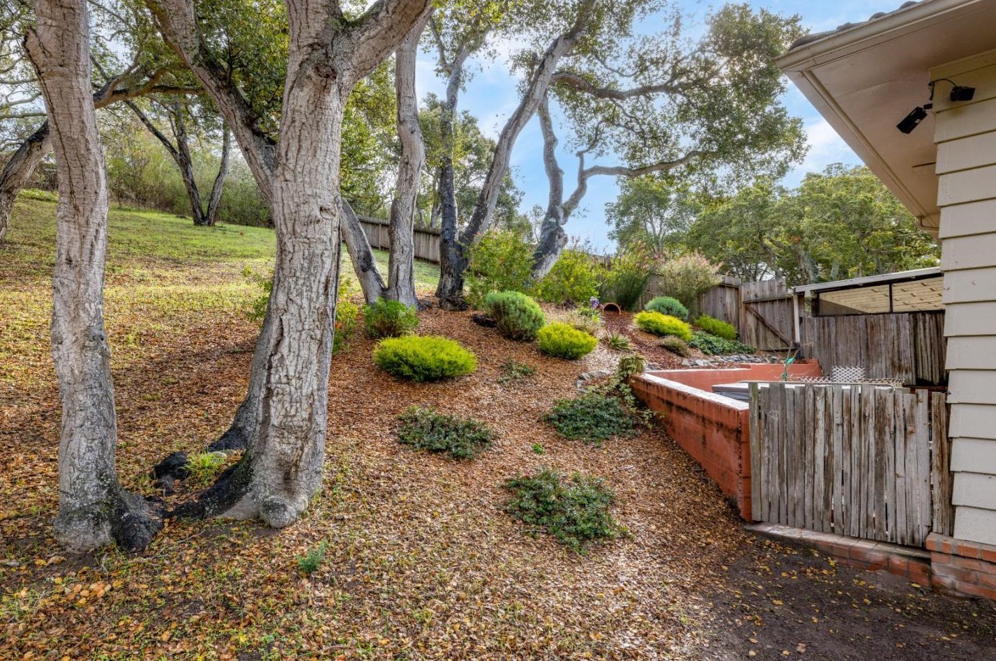 70 Corral De Tierra Rd, Salinas CA  93908-9485 exterior