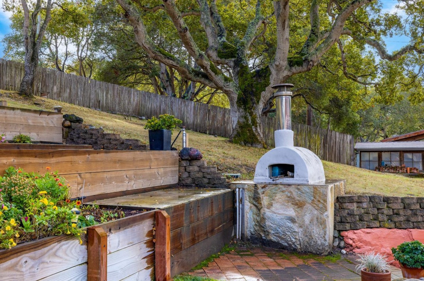 70 Corral De Tierra Rd, Salinas CA  93908-9485 exterior