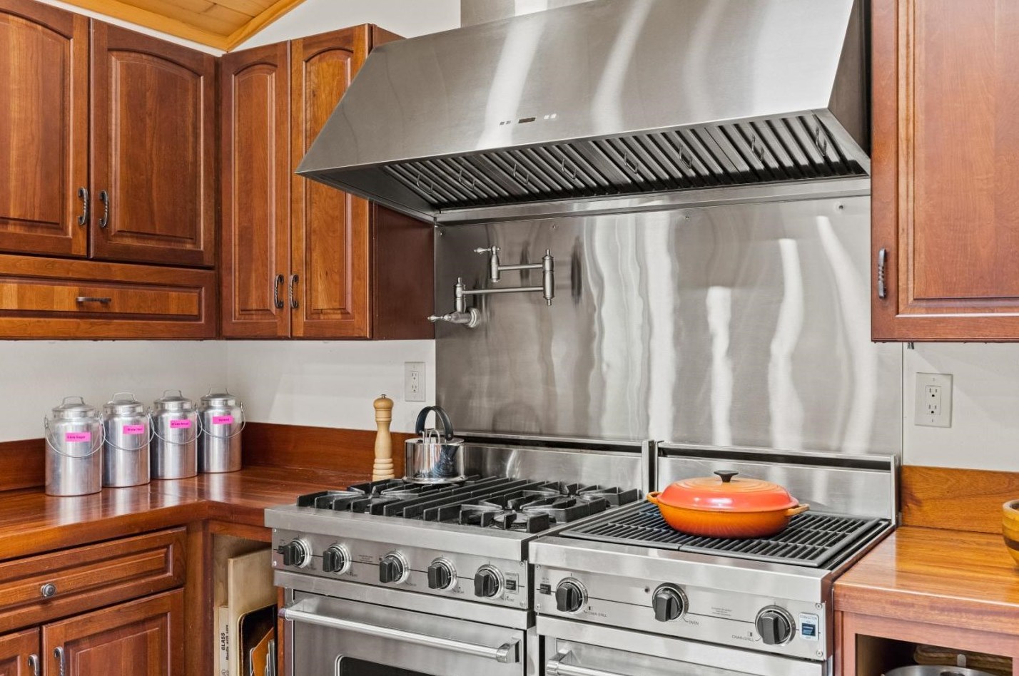 70 Corral De Tierra Rd, Salinas CA  93908-9485 exterior