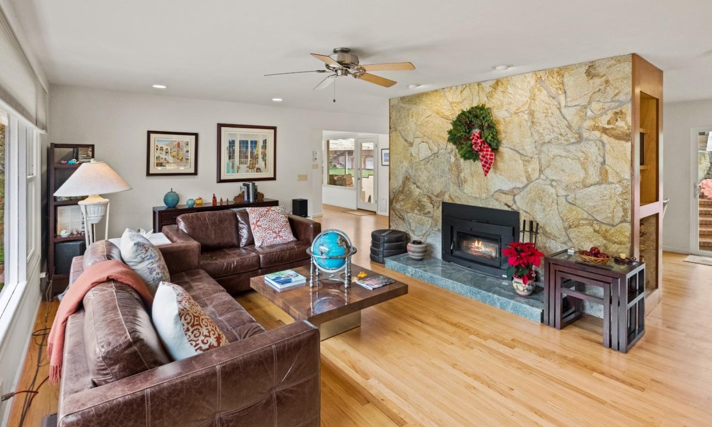 70 Corral De Tierra Rd, Salinas CA  93908-9485 exterior