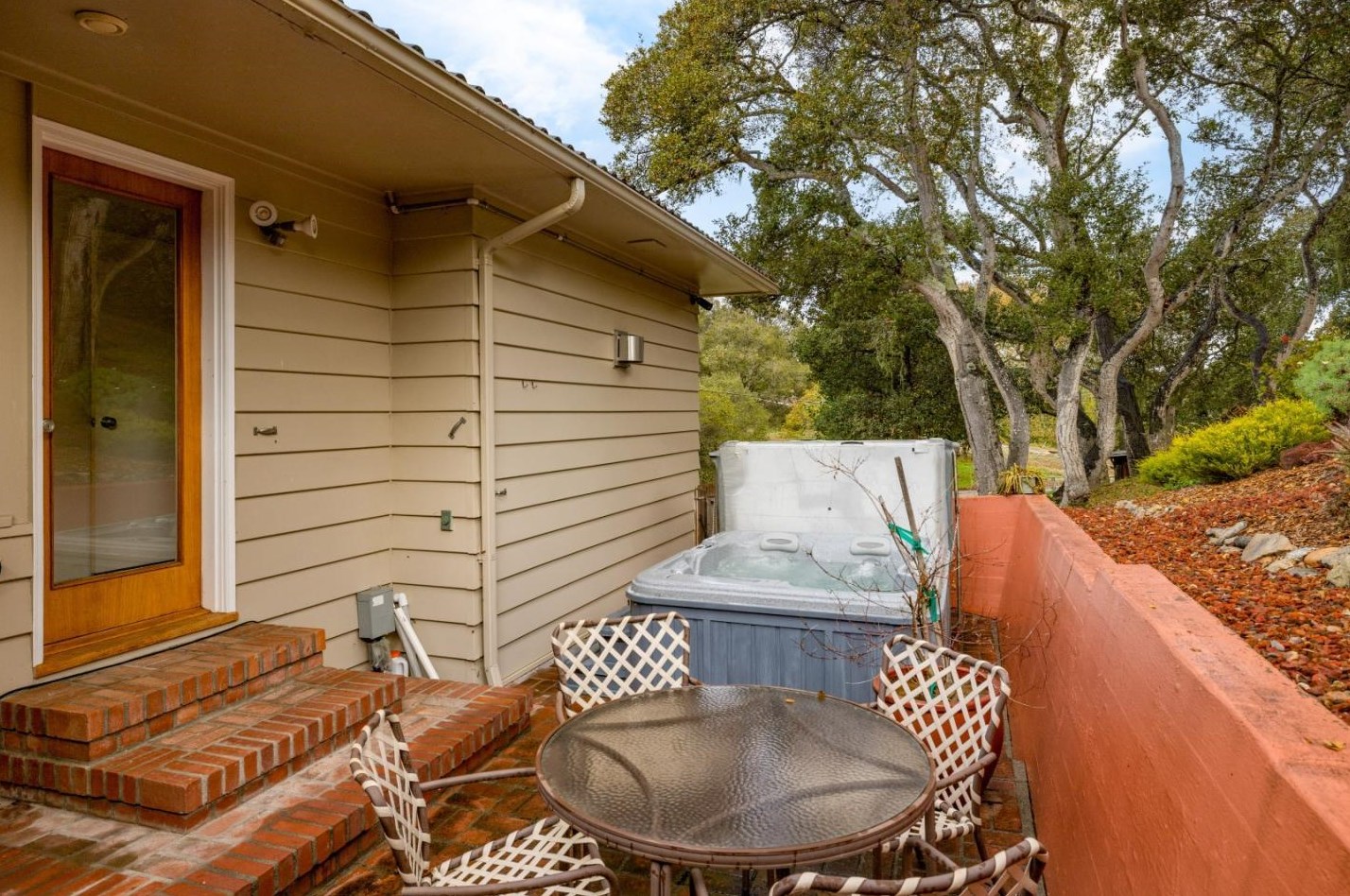 70 Corral De Tierra Rd, Salinas CA  93908-9485 exterior