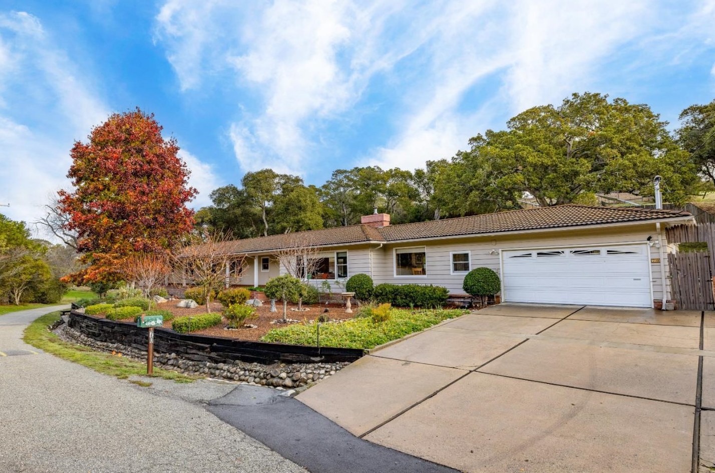 70 Corral De Tierra Rd, Salinas CA  93908-9485 exterior