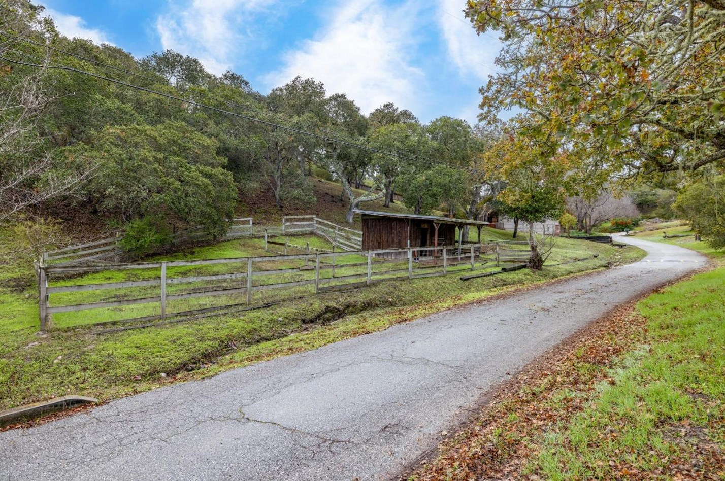 70 Corral De Tierra Rd, Salinas CA  93908-9485 exterior