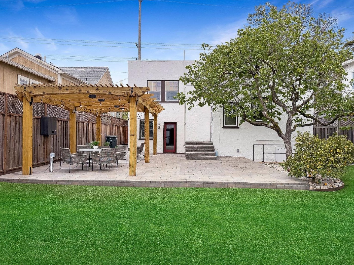 354 Delaware St, San Mateo CA  94401-3218 exterior