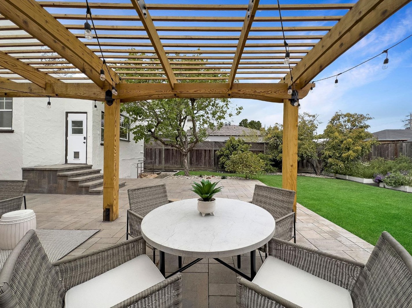 354 Delaware St, San Mateo CA  94401-3218 exterior