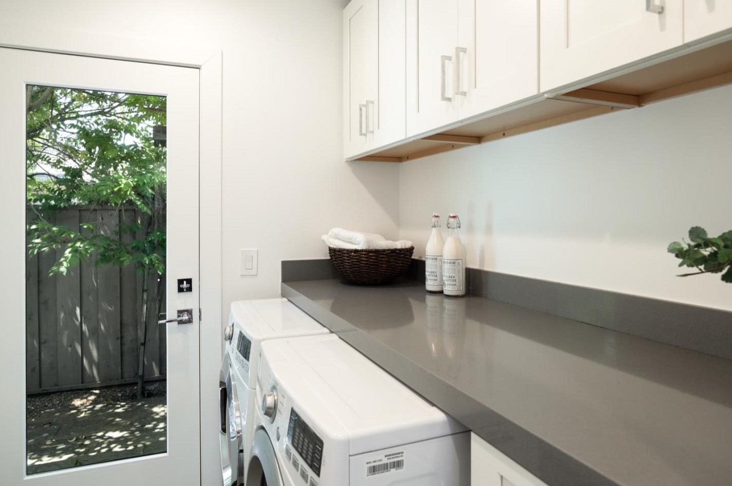 331 Oak Ct, Menlo Park CA  94025-2840 exterior