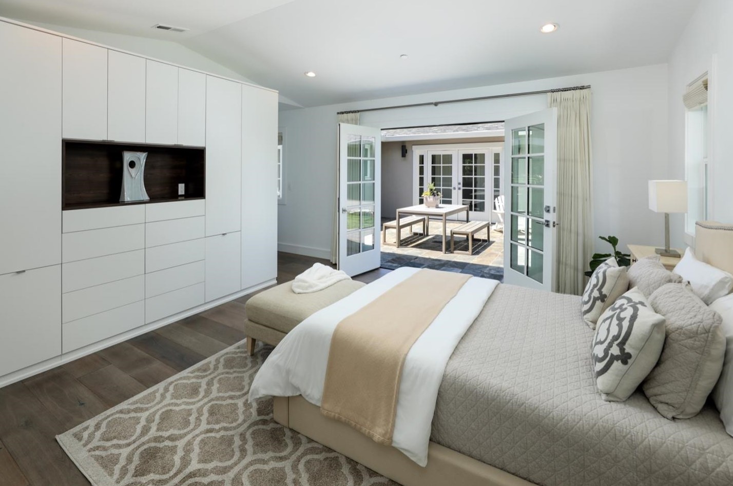 331 Oak Ct, Menlo Park CA  94025-2840 exterior